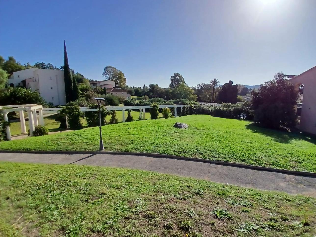 Appartement Grimaud Bord De Mer Экстерьер фото